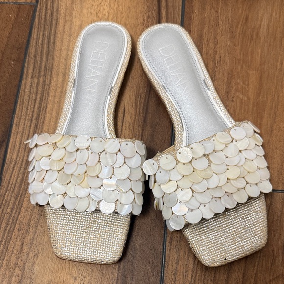 Deltan Shoes - 💠New Deltan Flora Metallic Raffia Sandal (5.5)